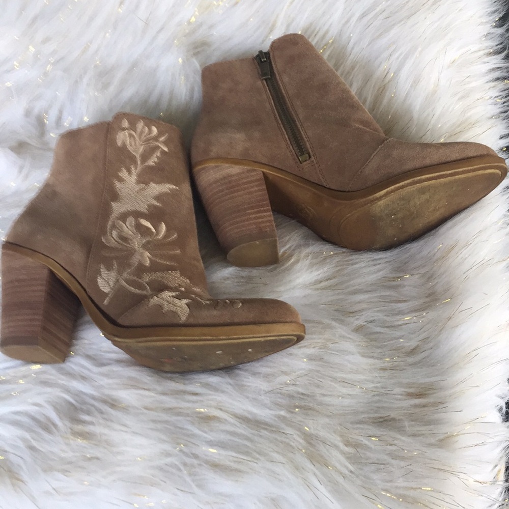 Lucky Brand size 6 booties tan/ creme - Picture 3 of 7